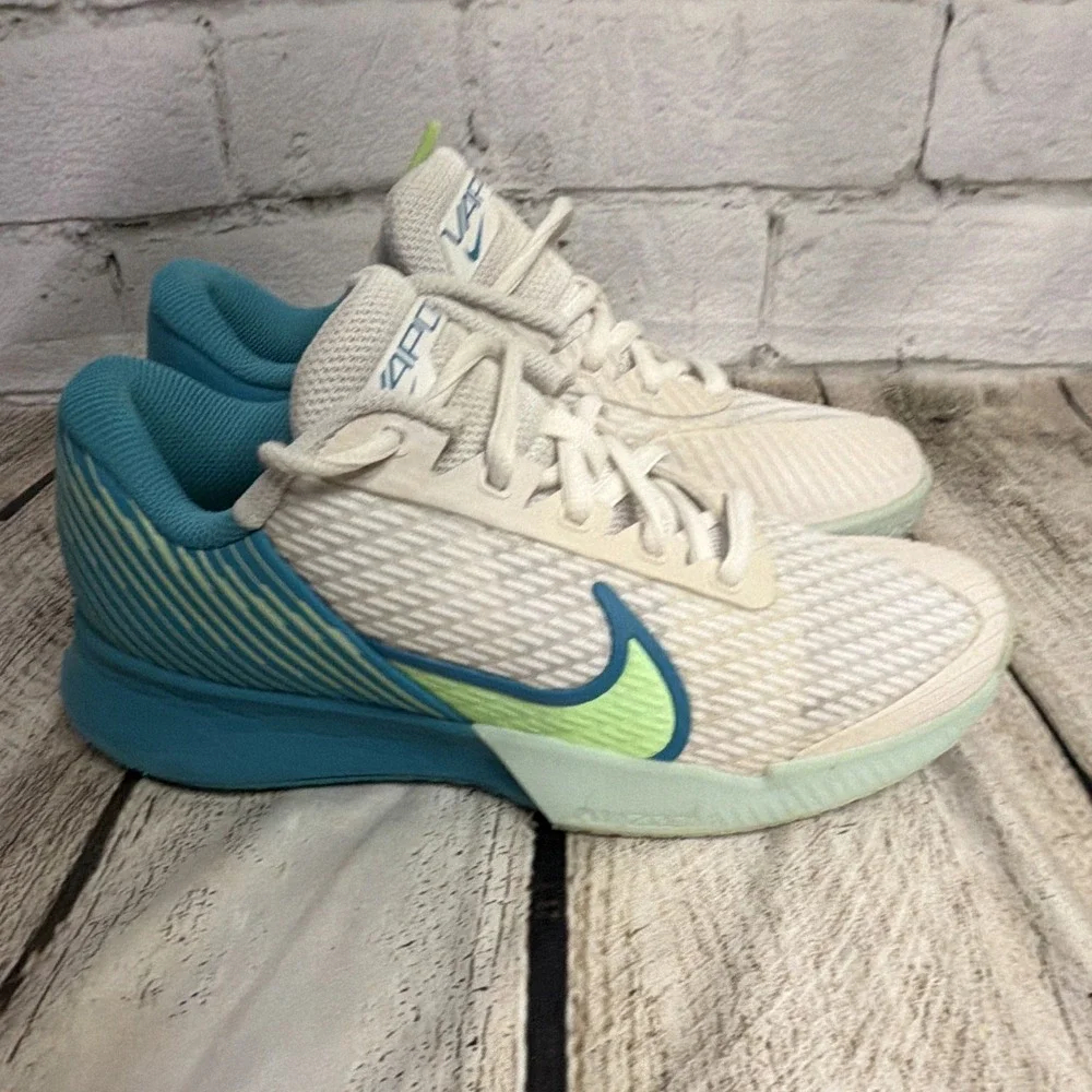 Size 6.5 Nike Court Air Zoom Vapor Pro Tennis Shoes White Teal Green